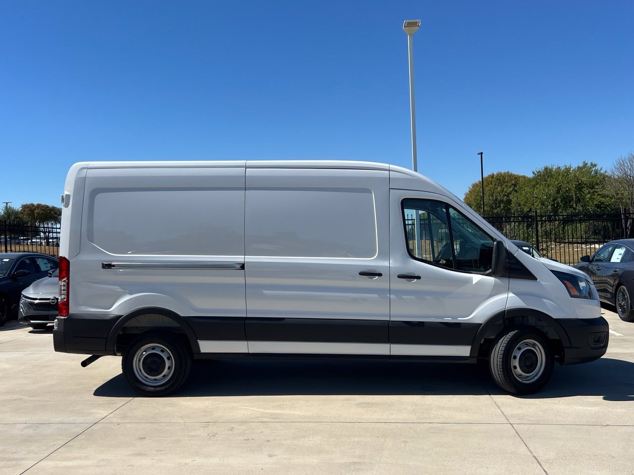 Used 2026 Ford Transit 250 148 Medium Roof RWD image 3