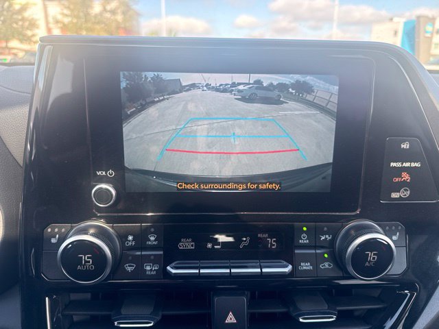Certified 2025 Toyota Highlander XLE FWD image 12