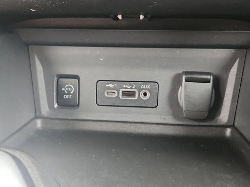 Certified 2025 Nissan Sentra SR w/ Midnight Edition FWD image 24