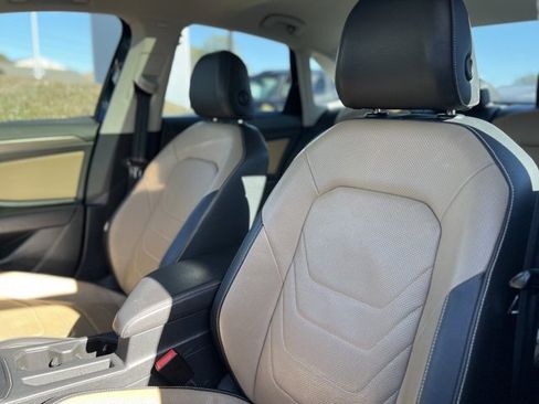 Used 2019 Volkswagen Jetta SEL Premium image 19