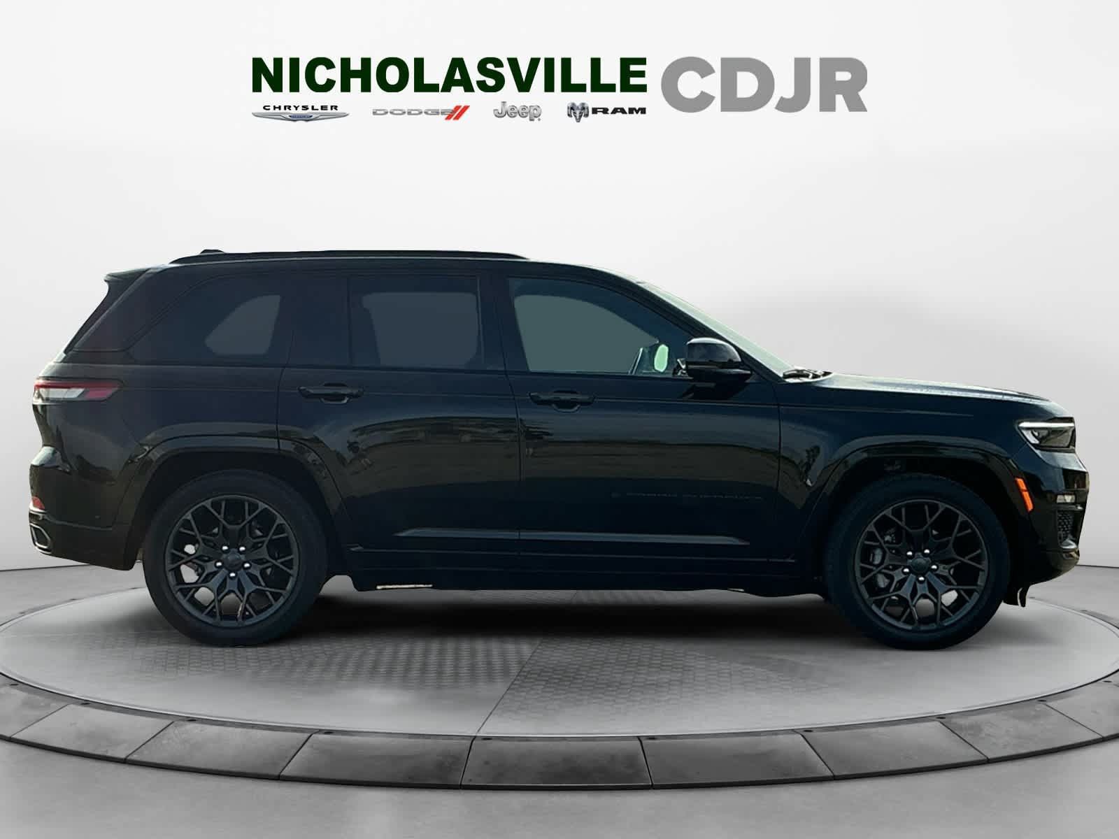 Used 2025 Jeep Grand Cherokee Summit w/ Obsidian Package AWD/4WD image 6