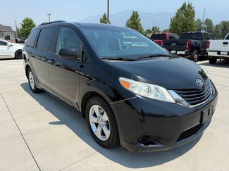 Used 2017 Toyota Sienna LE FWD video 1