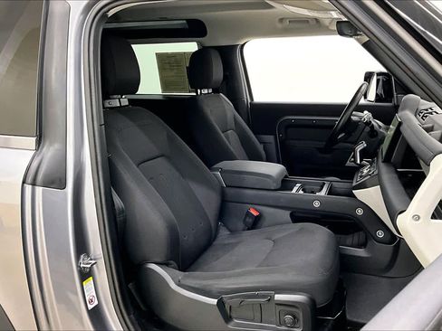 Used 2022 Land Rover Defender 90 image 8