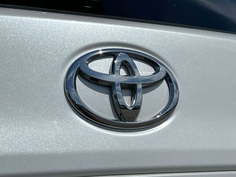 Used 2024 Toyota Corolla Cross LE FWD image 12