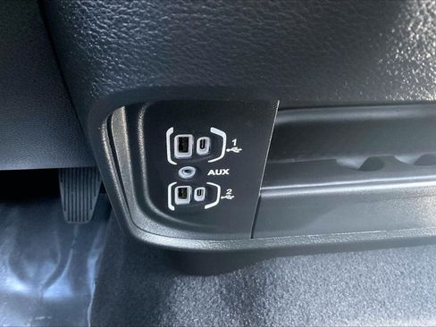 Used 2025 RAM 2500 Big Horn AWD/4WD image 31