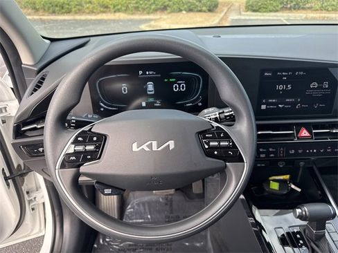 Certified 2025 Kia Niro LX image 19