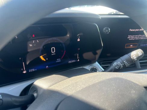 Used 2025 Chevrolet Trax LT FWD image 40