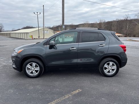 Used 2018 Chevrolet Trax LT w/ LT Convenience Package image 4