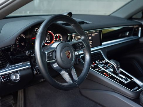 Certified 2017 Porsche Panamera image 3