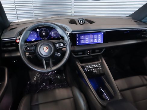 Used 2025 Porsche Macan 4 Electric AWD/4WD image 18