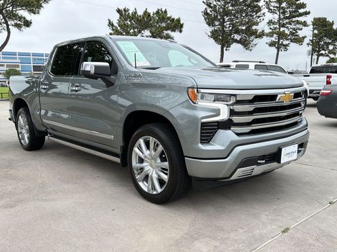 Certified 2025 Chevrolet Silverado 1500 High Country AWD/4WD image 6