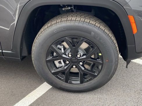 New 2025 Jeep Grand Cherokee L Altitude image 11