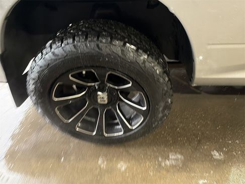 Used 2017 RAM 1500 Express image 5