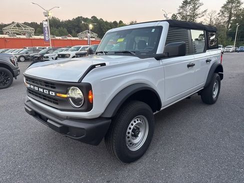 New 2025 Ford Bronco 4-Door image 7