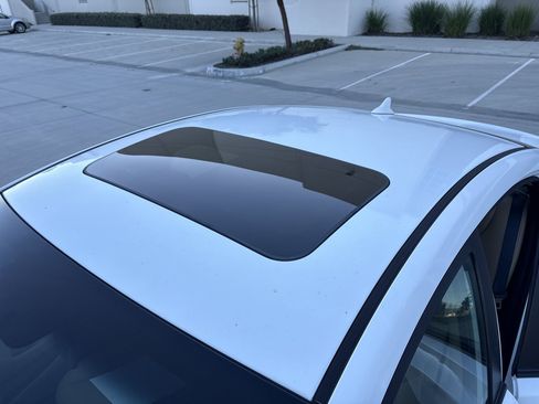 Used 2012 Hyundai Elantra Limited w/ Technology Pkg 5 image 8