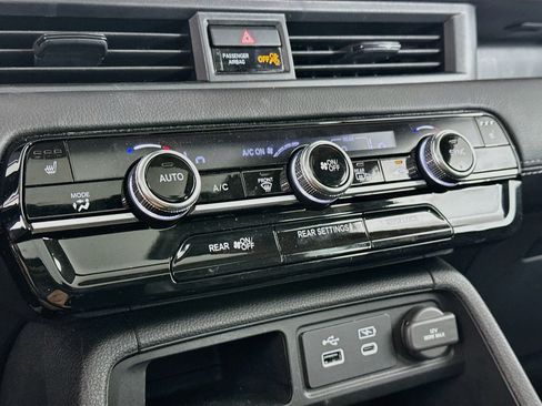 Used 2025 Honda Pilot Touring image 24
