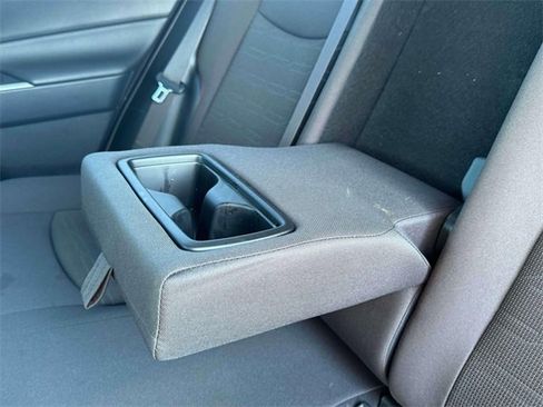 Used 2022 Toyota RAV4 SE image 14