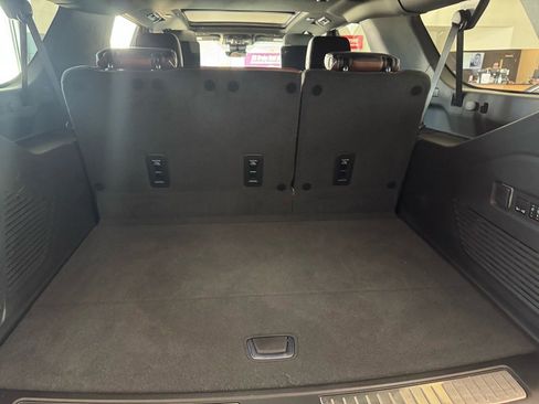 Used 2024 GMC Yukon XL Denali Ultimate image 9