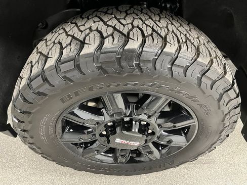 Used 2024 GMC Sierra 3500 AT4 w/ Technology Package AWD/4WD image 13