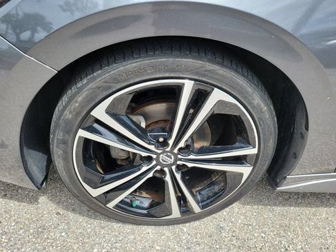 Used 2020 Nissan Sentra SR w/ Electronics Package FWD image 5