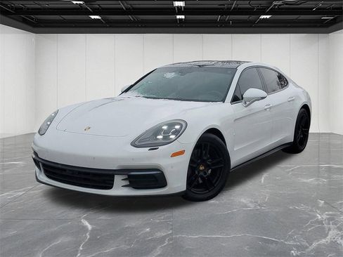 Used 2018 Porsche Panamera 4 image 1