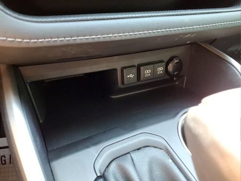 Used 2021 Toyota Highlander XLE AWD/4WD image 26