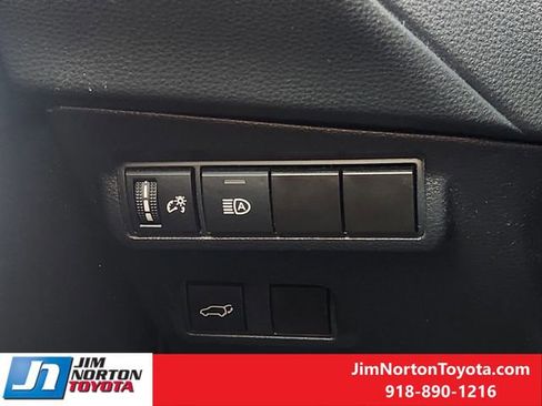 Used 2023 Toyota Corolla Cross XLE image 25