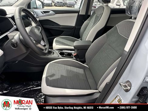Used 2026 Volkswagen Taos SE FWD image 14
