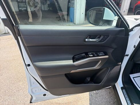 Used 2025 Nissan Pathfinder Platinum w/ Cargo Package FWD image 12