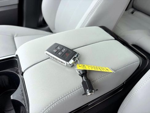 Used 2026 Land Rover Range Rover Velar Dynamic SE image 27