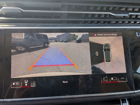 Used 2022 Audi Q8 Premium Plus w/ Premium Plus Package image 23