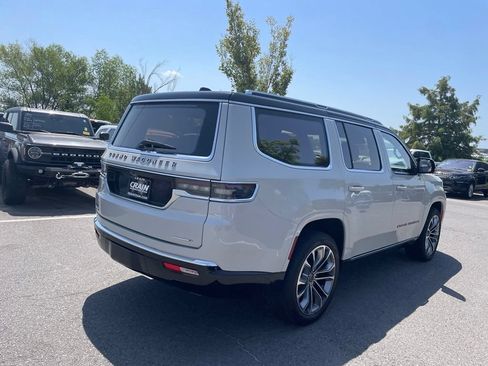 Used 2022 Jeep Grand Wagoneer Series III w/ Rear Seat Video Group 1 AWD/4WD image 9