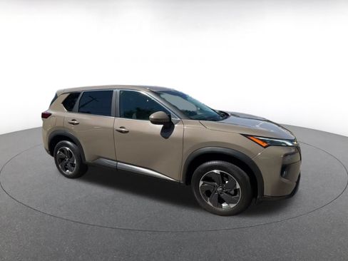 Used 2025 Nissan Rogue SV AWD/4WD image 2