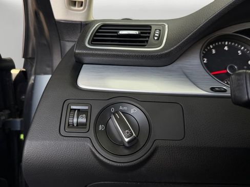 Used 2013 Volkswagen CC Sport FWD image 18
