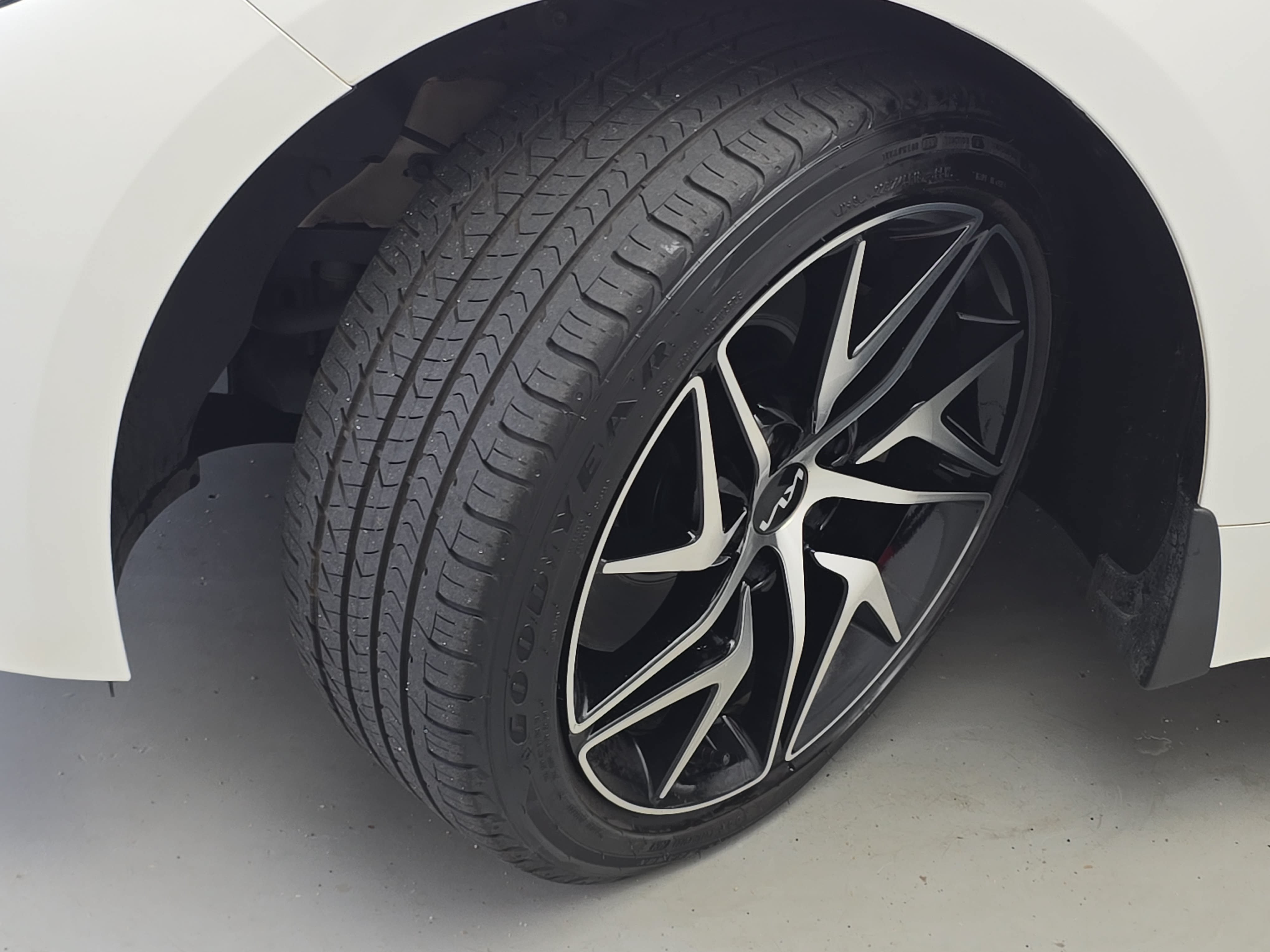 Used 2023 Kia Stinger GT-Line w/ Sun & Sound Package RWD image 32