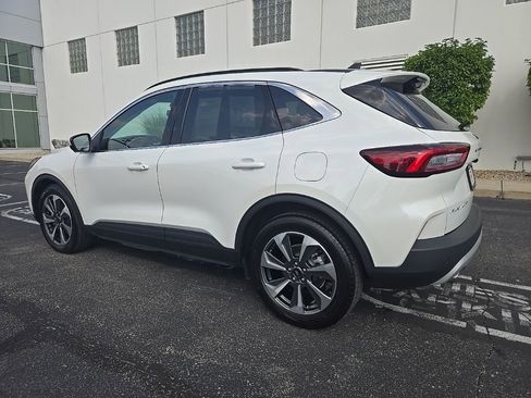 Used 2023 Ford Escape Platinum image 6