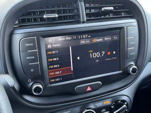 Used 2025 Kia Soul LX w/ LX Technology Package image 18