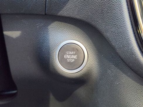 Used 2024 Volvo XC40 B5 Plus w/ Climate Package image 21