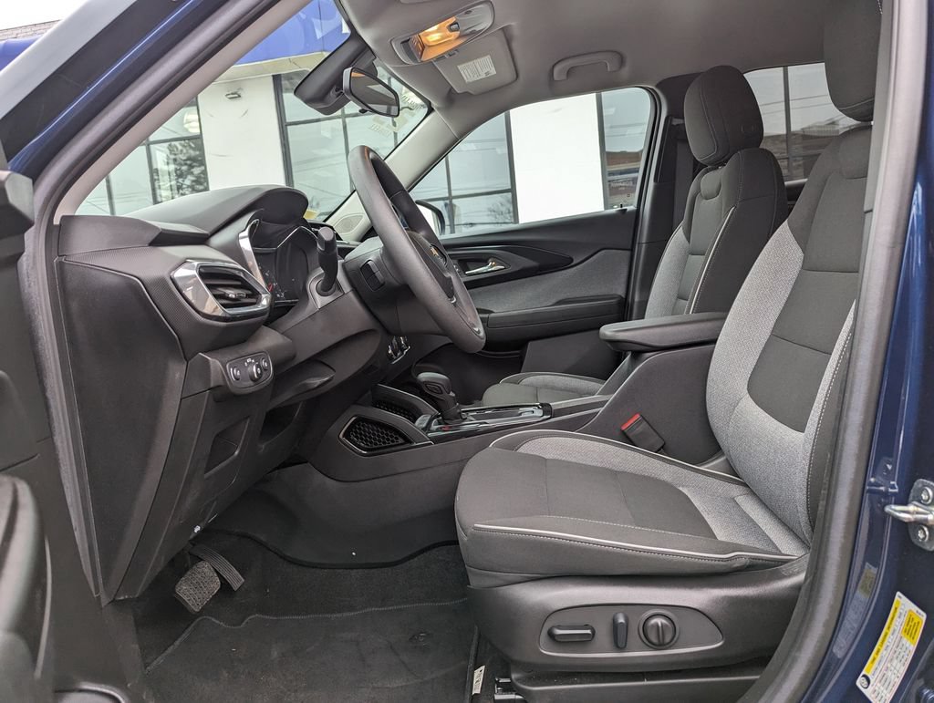 Used 2023 Chevrolet TrailBlazer LT FWD image 24