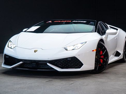 Used 2017 Lamborghini Huracan LP 610-4 AWD/4WD image 2