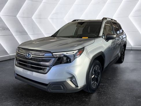 Used 2025 Subaru Forester Premium image 3