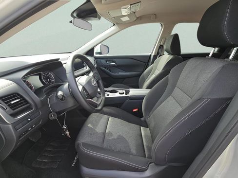 Used 2025 Nissan Rogue SV AWD/4WD image 9