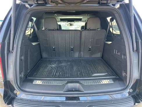 Used 2024 Chevrolet Suburban Z71 w/ Luxury Package AWD/4WD image 36