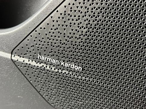 Used 2023 Kia Niro SX image 18