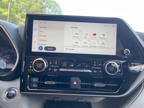 Used 2023 Toyota Highlander Limited FWD image 5