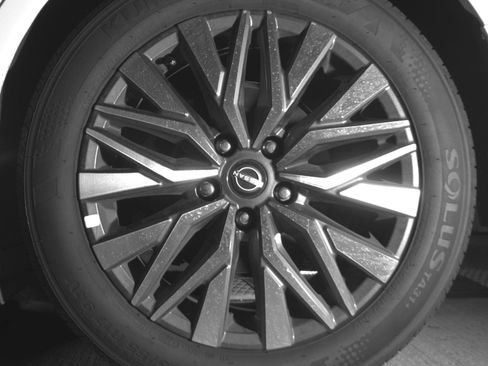 Used 2025 Nissan Altima 2.5 SV FWD image 14