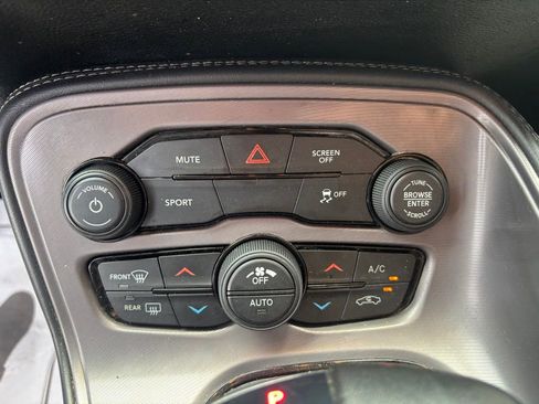 Used 2023 Dodge Challenger SXT image 22