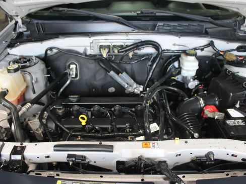 Used 2011 Ford Escape XLT image 29
