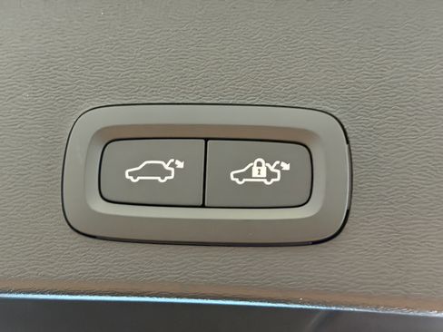 New 2026 Volvo XC40 B5 Ultra w/ Protection Package image 9