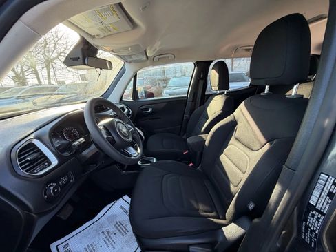 Used 2018 Jeep Renegade Altitude FWD image 16